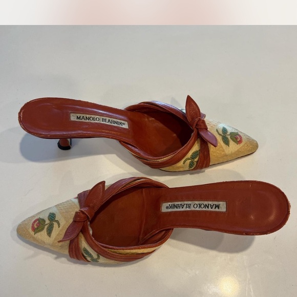 Manolo Blahnik Tan and Red Floral Mules - Picture 4 of 6